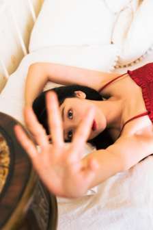 美丽人妻陷入大尺度拍摄陷阱